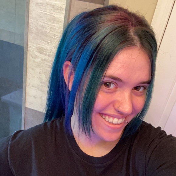 Meet your Posher, Briana - Picture 2 of 3